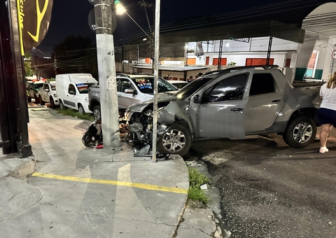 Acidente entre carros deixa 3 pessoas feridas na Praça 14; vídeo