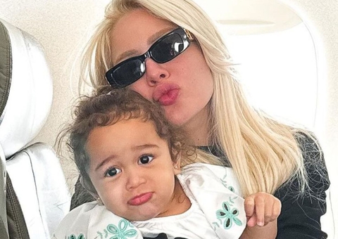 Em novo vídeo, babá diz que Karoline é mãe ausente e expõe 'esquema' da influencer