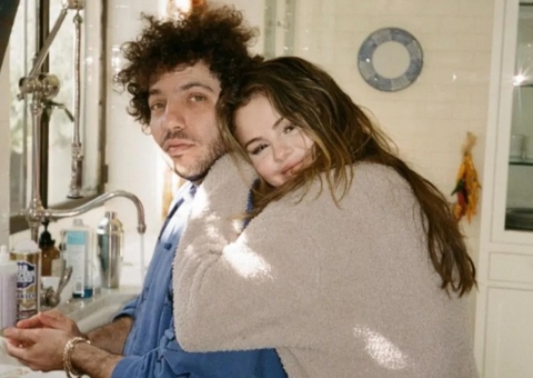 Selena Gomez rebate críticas por aparência do namorado Benny Blanco