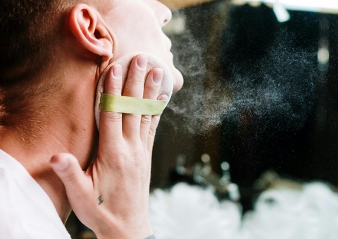 Drag queen ganha indenização milionária após blogueira conservadora espalhar fake news