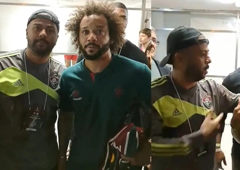 Marcelo, do Fluminense, pede para não ser tocado por fã e é detonado; vídeo
