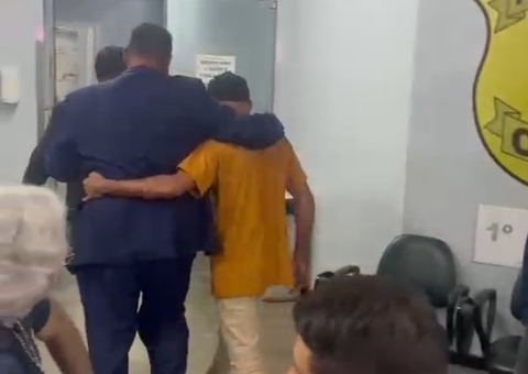 Caso Djidja: Cabeleireiro suspeito de integrar seita se entrega à polícia; vídeo