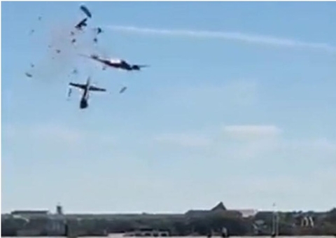 Piloto morre em colisão de aviões durante show aéreo em Portugal; vídeo