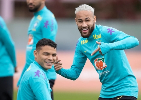 Thiago Silva defende Neymar e o compara a Messi: “teria parado”