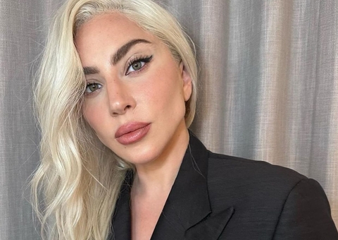 Grávida? Lady Gaga aparece com barriga saliente no casamento da irmã
