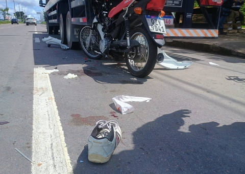 Motociclista morre ao colidir com caminhão de autoescola durante ultrapassagem no Tarumã