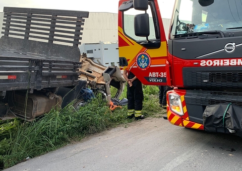Motorista é esmagado por cabine do próprio caminhão em Manaus
