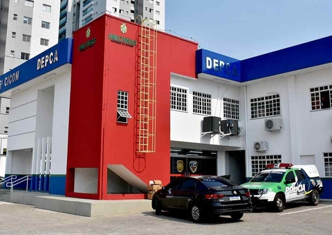 Madrasta filmada agredindo enteada se entrega à polícia em Manaus