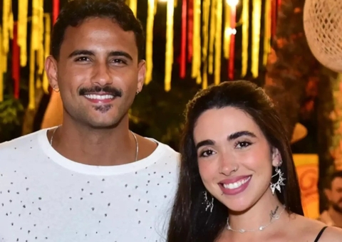 Ex-BBBs Pizane e Giovanna trocam beijos e ficam agarradinhos no São João da Thay