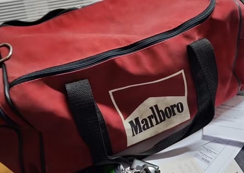 Entre doações para RS, mala é encontrada com 10 mil dólares