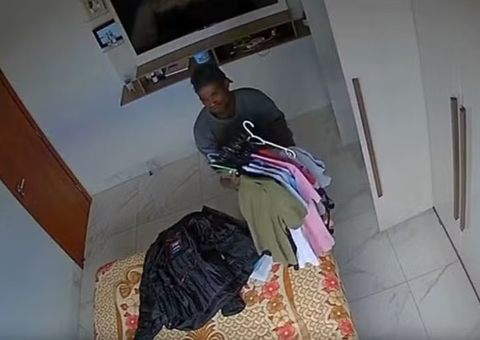 Homem tem casa invadida e encontra ladrão usando suas roupas furtadas em restaurante