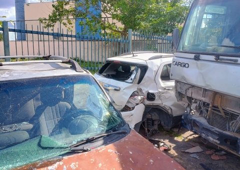 Estudante morre atropelada por caçamba ao lado de escola em Manaus