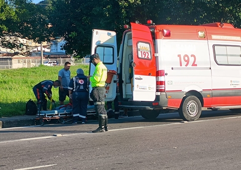 Jovem é atropelado na faixa de pedestre enquanto atravessava a Avenida das Torres
