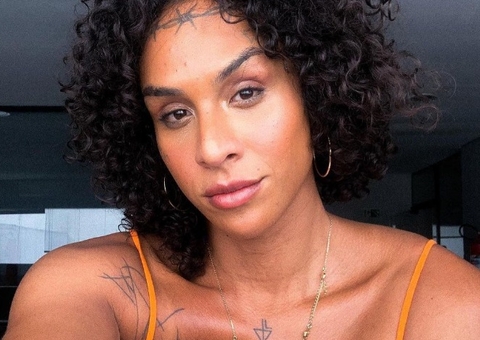 Linn da Quebrada é internada em clínica de reabilitação