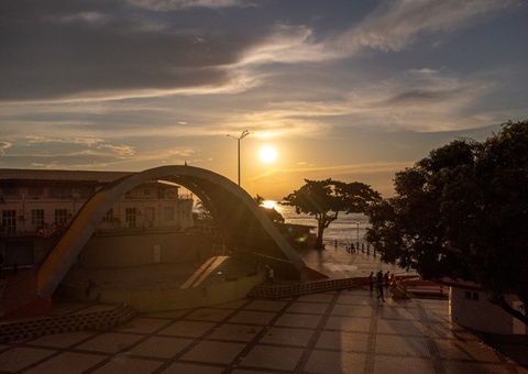 Descubra os melhores pontos para ver o pôr do sol na Ilha do boi-bumbá