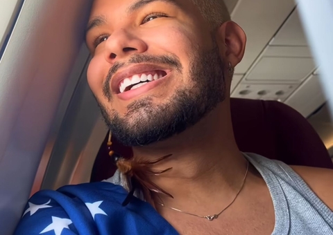 Ex-BBB Vyni chega ao Amazonas para o Festival de Parintins