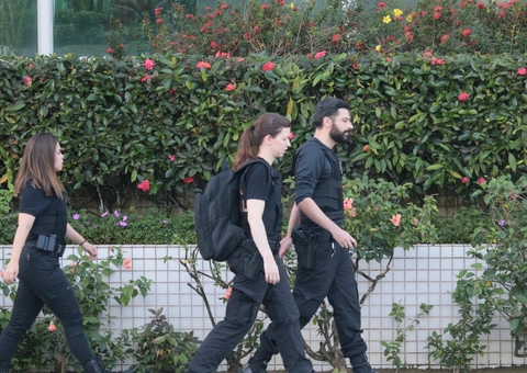 Carro é apreendido em condomínio de luxo na Ponta Negra durante operação da PF