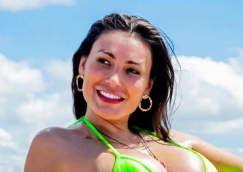 Andressa Urach exibe resultado após retirar costelas e colocar 1 litro de silicone