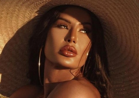 Gracyanne Barbosa faz topless na praia: “vida continua”