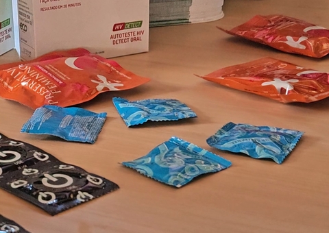 FVS distribui camisinhas e alerta sobre prevenção ao HIV/AIDS no Festival de Parintins