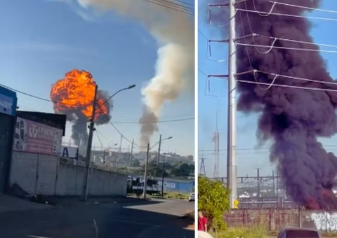 Vídeo: Transformador explode e forma bola de fogo no céu em subestação de energia