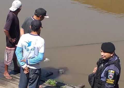 Corpo de homem é encontrado boiando em rio na orla de Manacapuru