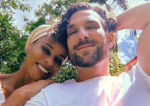 Aline Wirley e Igor Rickli mostram o rosto dos filhos adotados em Manaus