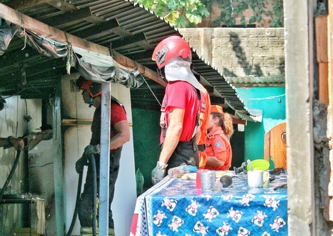 Vídeo: Idosa morre carbonizada em incêndio dentro de casa no Mauazinho