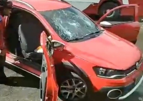 Criança fica em estado grave em acidente entre carro e moto no Cidade de Deus; motorista fugiu