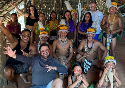 Ex-BBBs Pizane, Giovanna e Michel se encantam com visita a tribo indígena em Manaus
