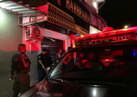 Cliente senta para cortar cabelo em barbearia e é executado a tiros na zona Norte