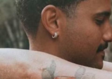 Ex-BBBs Pizane e Giovanna posam em clima de romance em cachoeira de Presidente Figueiredo