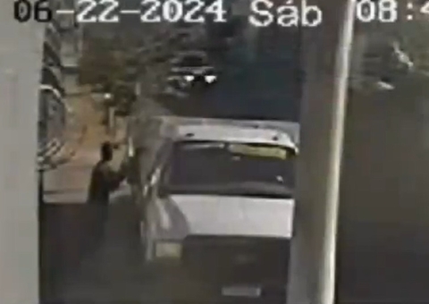 Vídeo: Homem é flagrado jogando corpo da namorada dentro de caçamba 