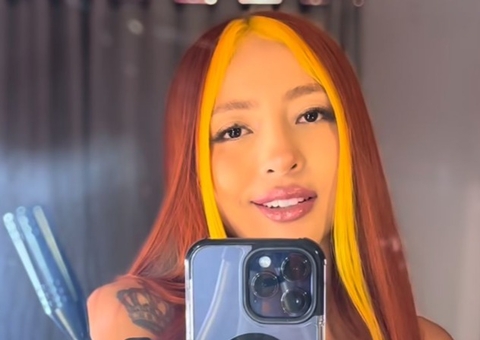 Ruivinha de Marte arranca elogios de seguidores ao fazer cover da música 'Chihiro; veja