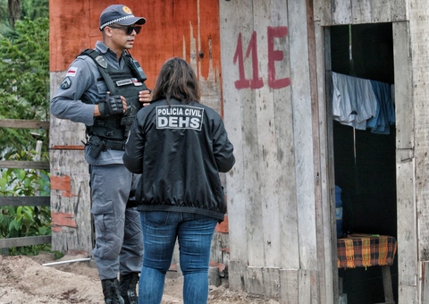 Irmão encontra homem morto em poça de sangue dentro de casa na Cidade Nova