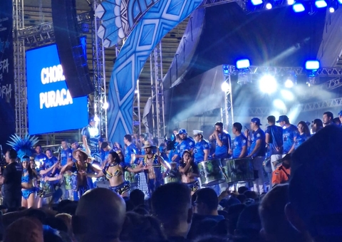 Festa da vitória do Caprichoso lota Sambódromo de Manaus