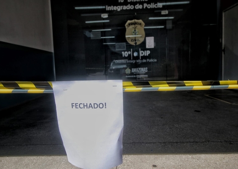 Criminosos invadem delegacia, fazem 'limpa' e roubam até algemas em Manaus