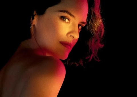 Remake de Emmanuelle estrelado por Noémie Merlant ganha trailer com cenas quentes