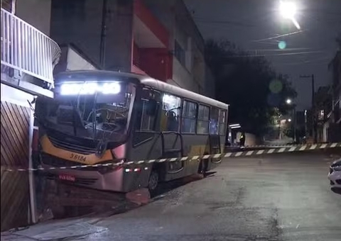 Passageiro mata motorista com tiro na cabeça após discussão sobre ponto de ônibus