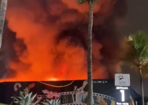 Com itens originais do Batman e até Annabelle, incêndio destrói Casa Warner