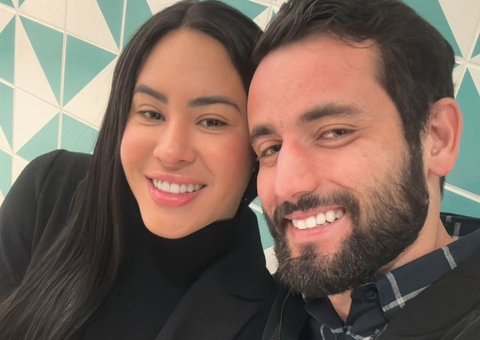 Isabelle ganha presente de Matteus por 2 meses de namoro, e apelido chama atenção