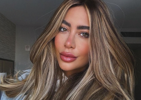 Irmã de Neymar faz tatuagem em homenagem às sobrinhas Mavie e Helena