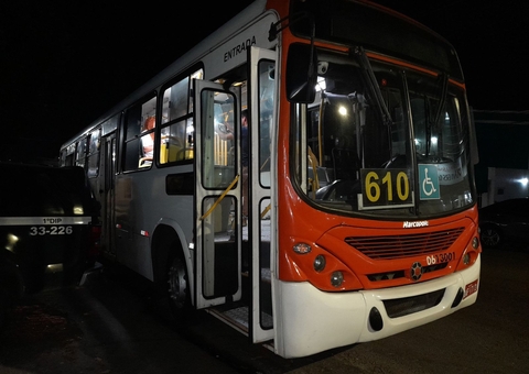 Criminoso finge estar armado para cometer assalto a ônibus e acaba espancado no Centro
