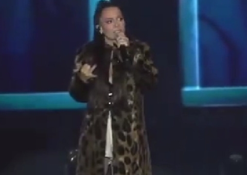 Maiara aconselha Maraisa durante show após fim do noivado: 'picuinha'