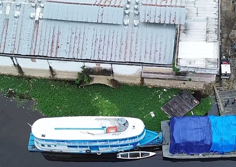 Funcionários encontram corpo decapitado boiando em rio atrás de empresa em Manaus