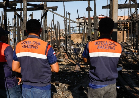 Famílias atingidas por incêndio em Nhamundá vão receber auxílio de R$ 30 mil