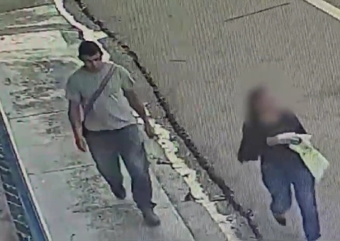 Vídeo: Suspeito de estuprar mulheres é flagrado seguindo vítima em Manaus