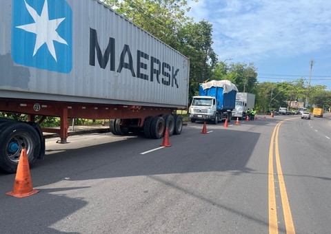 Operação fiscaliza veículos pesados irregulares em Manaus