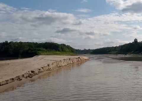 Cidade fica isolada e sofre e desabastecimento com seca no Amazonas