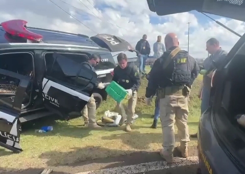 Vídeo: Policial é preso por transportar drogas em viatura falsa